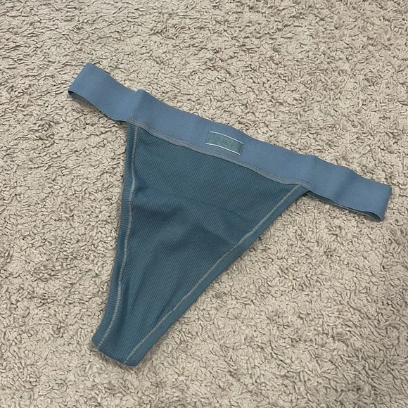 Skims cotton ribbed thong - Picture 2 of 5